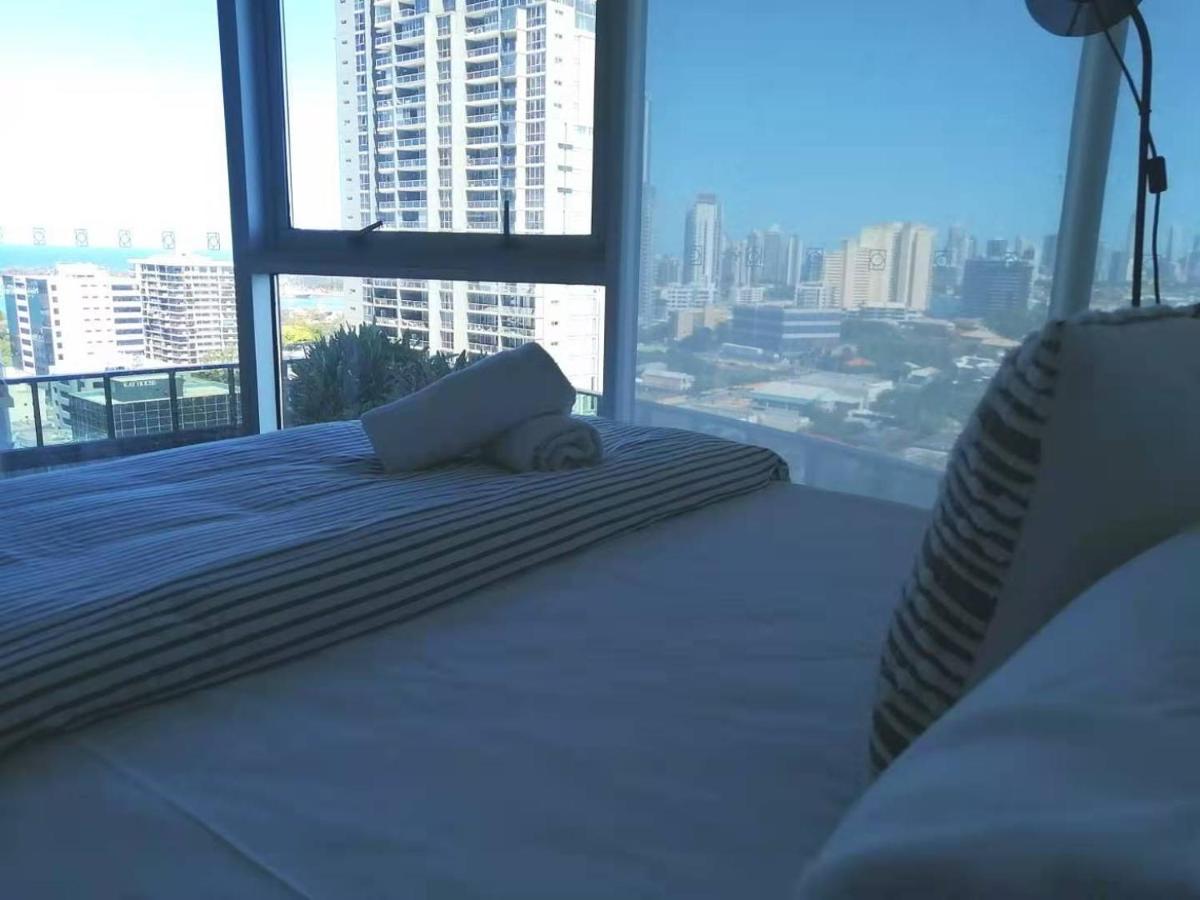 Three-Bedroom Apartment With Amazing View Near Surfers Paradise Gold Coast Dış mekan fotoğraf