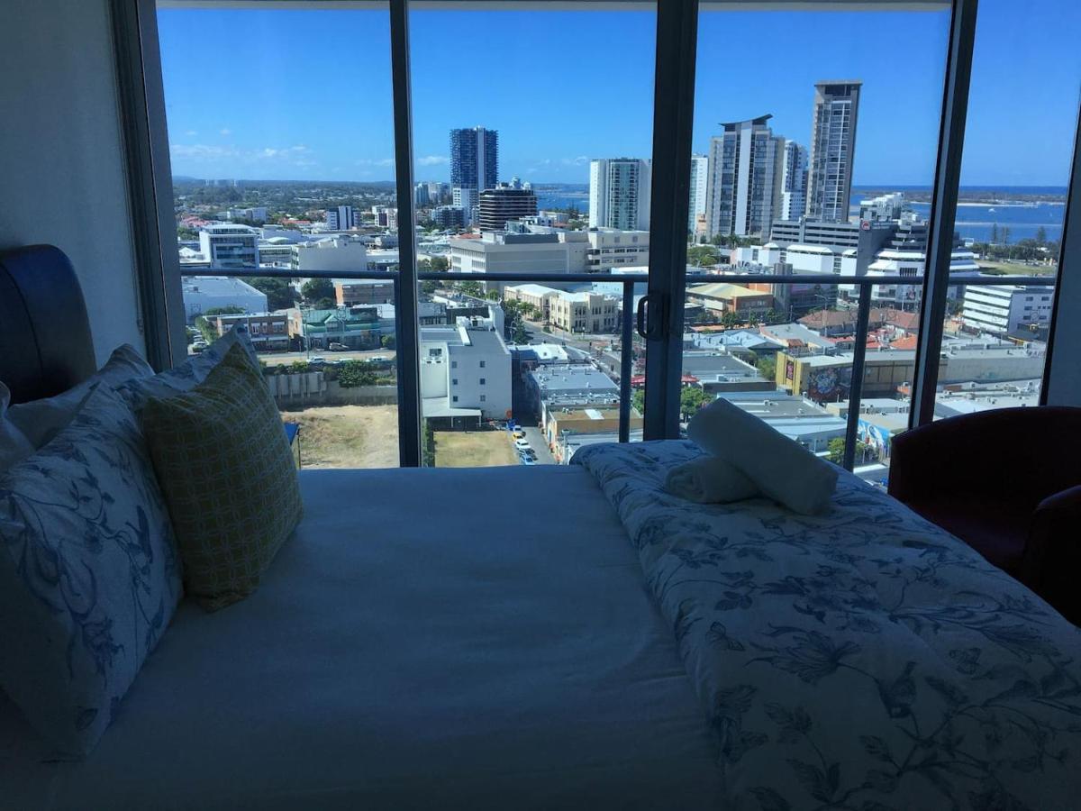 Three-Bedroom Apartment With Amazing View Near Surfers Paradise Gold Coast Dış mekan fotoğraf