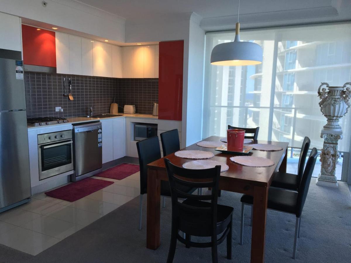 Three-Bedroom Apartment With Amazing View Near Surfers Paradise Gold Coast Dış mekan fotoğraf